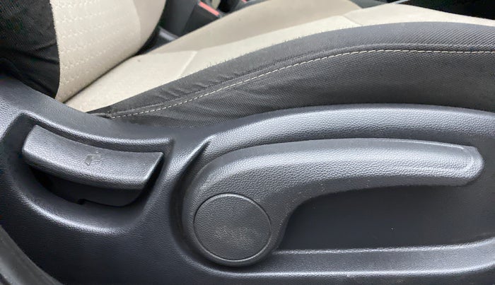 2014 Hyundai Elite i20 ASTA 1.2, Petrol, Manual, 40,400 km, Driver Side Adjustment Panel
