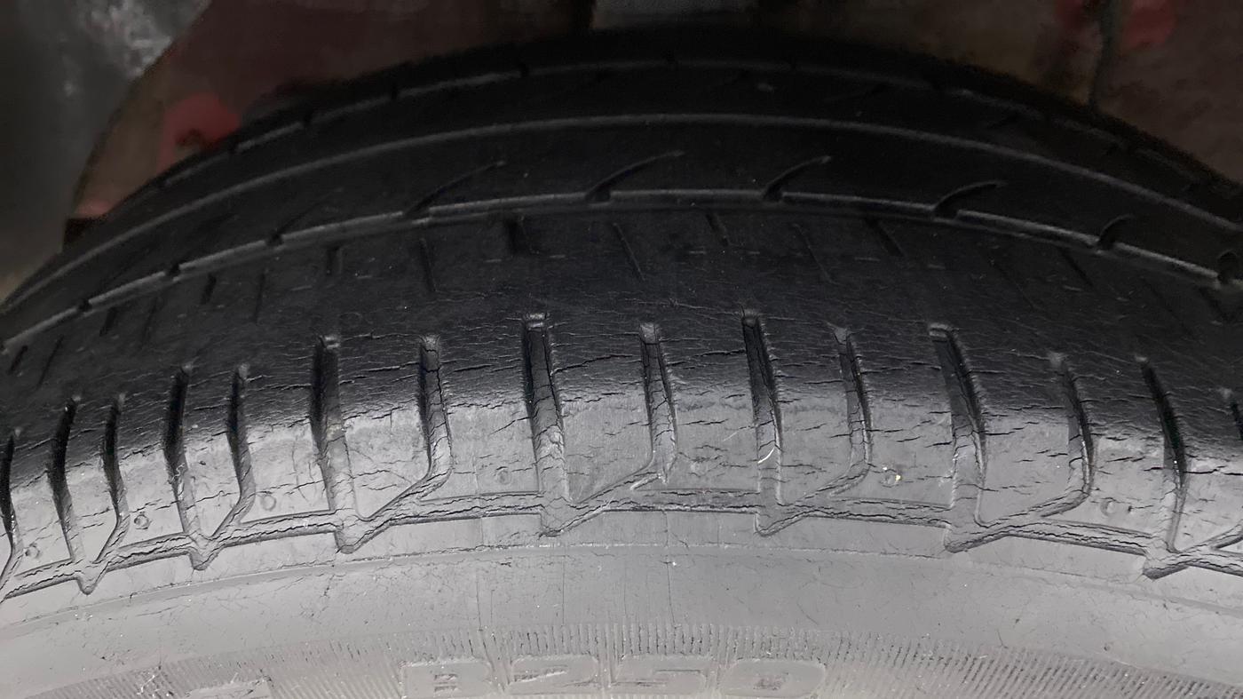 2014 Hyundai Elite i20 ASTA 1.2, Petrol, Manual, 40,400 km, Right Rear Tyre Tread