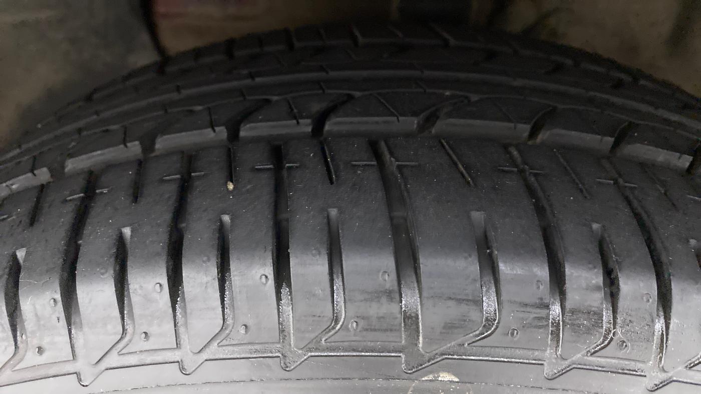 2014 Hyundai Elite i20 ASTA 1.2, Petrol, Manual, 40,400 km, Left Front Tyre Tread