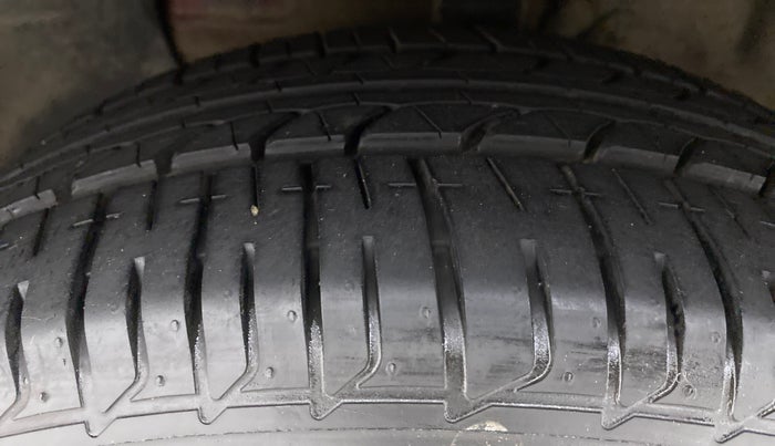 2014 Hyundai Elite i20 ASTA 1.2, Petrol, Manual, 40,400 km, Left Front Tyre Tread