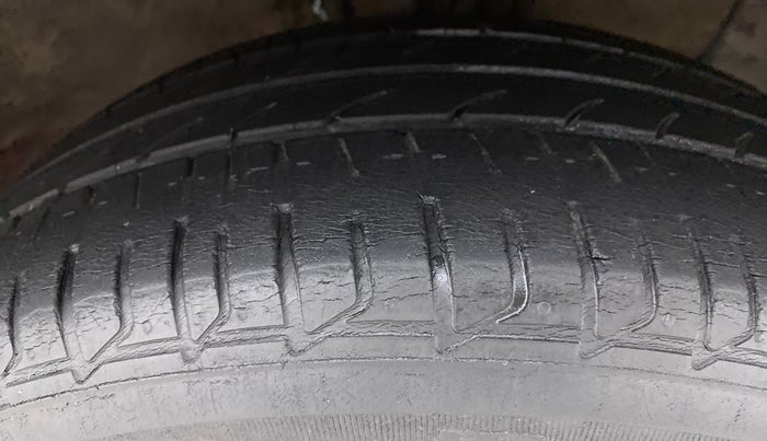 2014 Hyundai Elite i20 ASTA 1.2, Petrol, Manual, 40,400 km, Right Front Tyre Tread