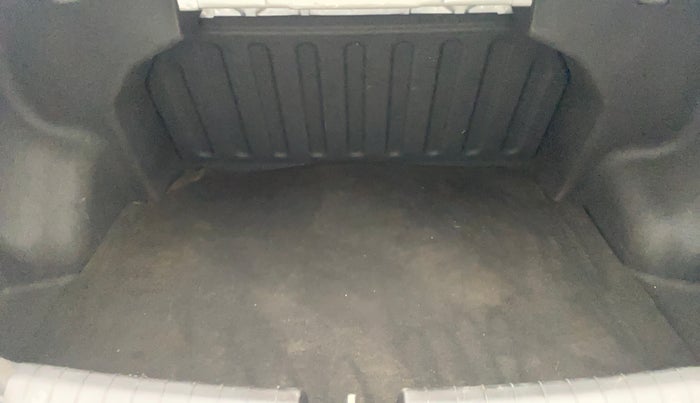 2017 Hyundai Xcent SX 1.2 (O), Petrol, Manual, 44,767 km, Boot Inside
