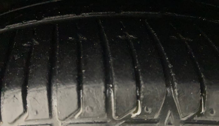2017 Hyundai Xcent SX 1.2 (O), Petrol, Manual, 44,767 km, Right Front Tyre Tread