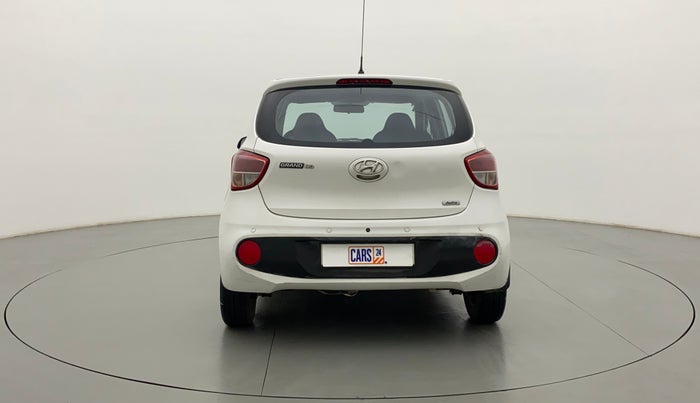 2017 Hyundai Grand i10 MAGNA AT 1.2 KAPPA VTVT, Petrol, Automatic, 40,993 km, Back/Rear