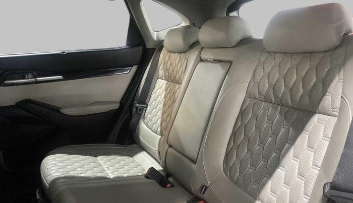 2020 KIA SELTOS HTX 1.5 PETROL MT, Petrol, Manual, 24,339 km, Right Side Rear Door Cabin