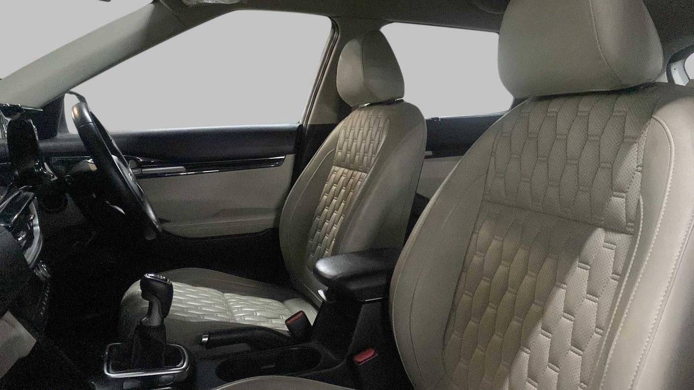 2020 KIA SELTOS HTX 1.5 PETROL MT, Petrol, Manual, 24,339 km, Right Side Front Door Cabin