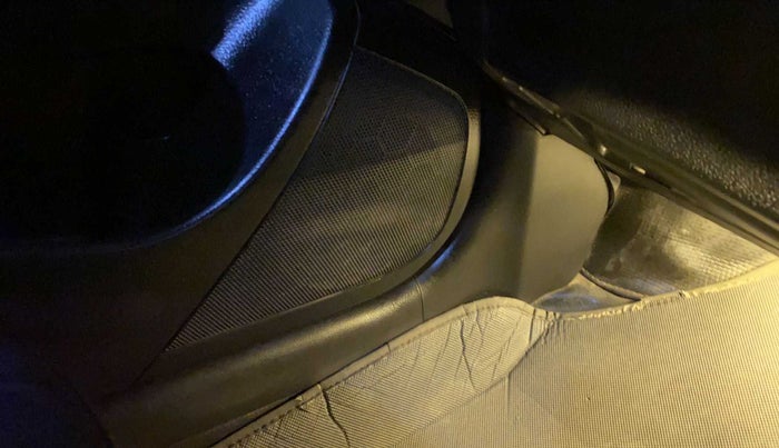 2014 Maruti Swift VXI, Petrol, Manual, 93,013 km, Infotainment system - Front speakers missing / not working