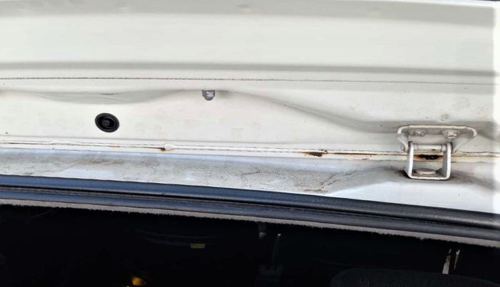 2014 Maruti Swift VXI, Petrol, Manual, 93,013 km, Dicky (Boot door) - Slightly rusted