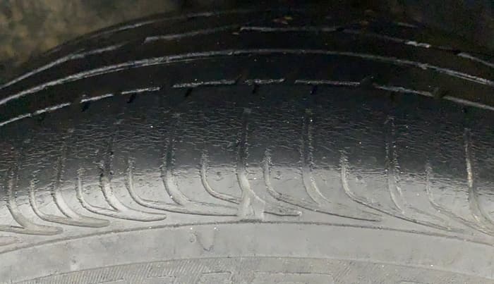 2010 Toyota Corolla Altis G PETROL, Petrol, Manual, 50,734 km, Left Front Tyre Tread