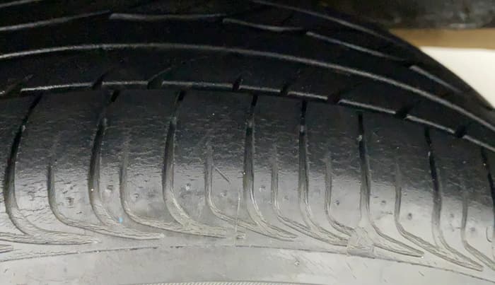 2010 Toyota Corolla Altis G PETROL, Petrol, Manual, 50,734 km, Left Rear Tyre Tread