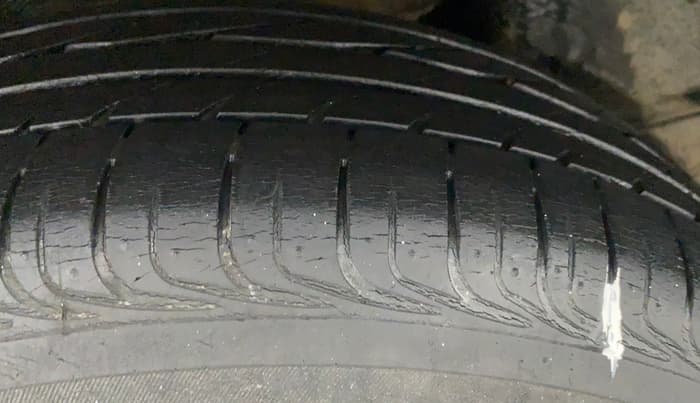 2010 Toyota Corolla Altis G PETROL, Petrol, Manual, 50,734 km, Right Rear Tyre Tread