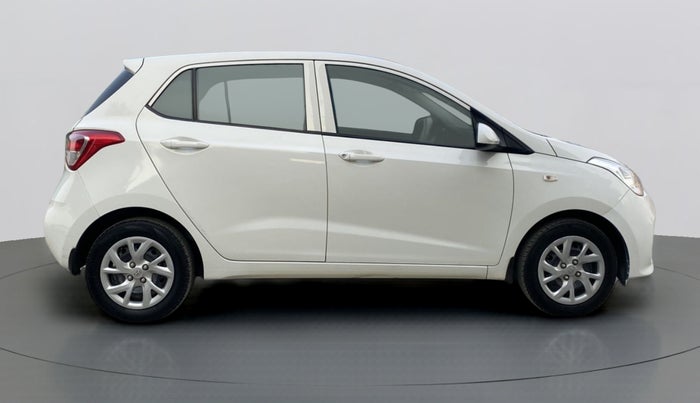 2017 Hyundai Grand i10 MAGNA 1.2 KAPPA VTVT, Petrol, Manual, 31,987 km, Right Side View