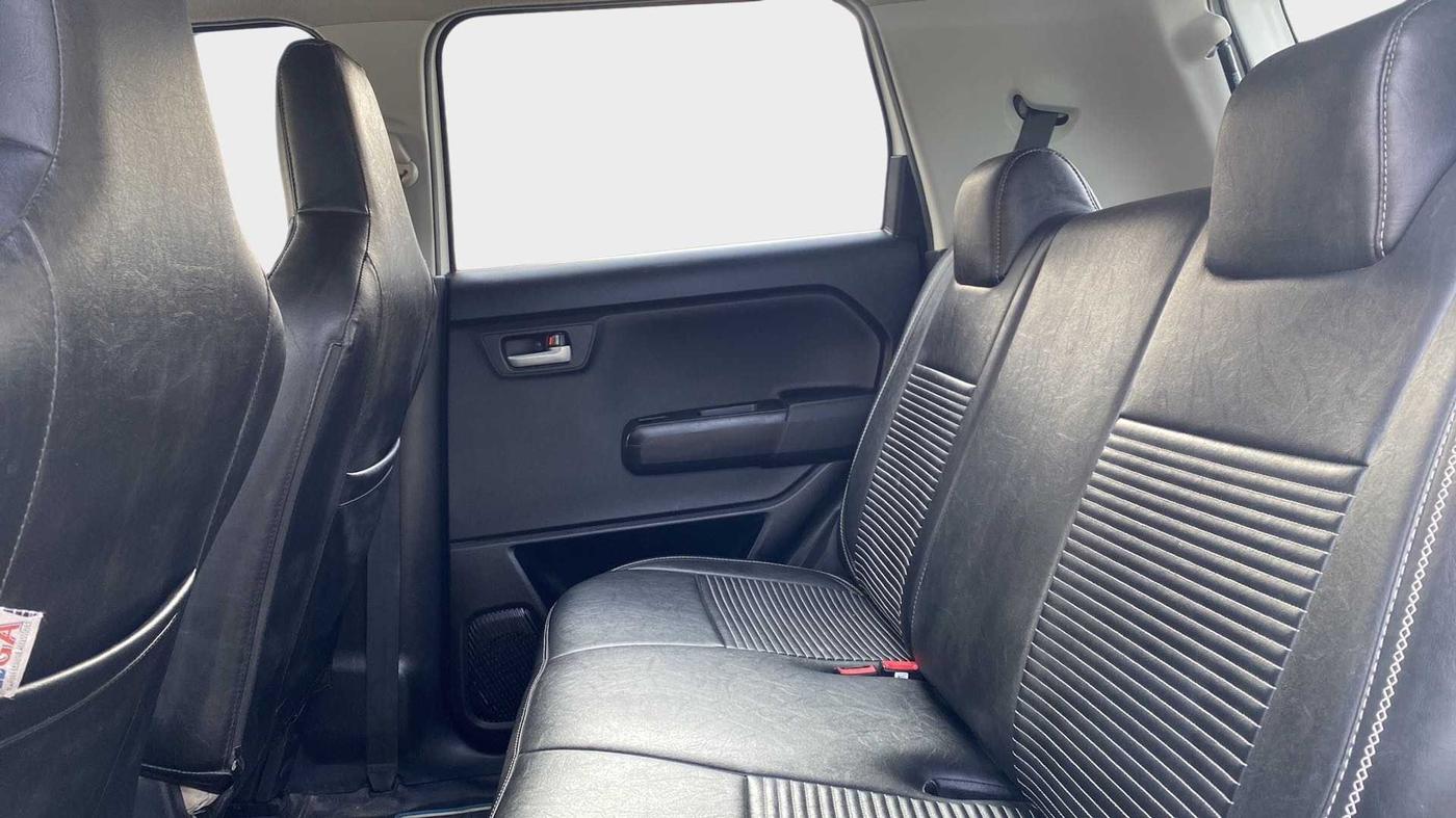 2019 Maruti New Wagon-R ZXI 1.2, Petrol, Manual, 31,772 km, Right Side Rear Door Cabin