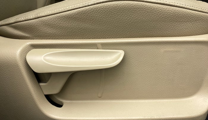 2016 Volkswagen Vento HIGHLINE 1.2 TSI AT, Petrol, Automatic, 52,969 km, Driver Side Adjustment Panel