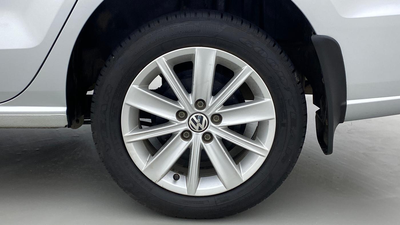 2016 Volkswagen Vento HIGHLINE 1.2 TSI AT, Petrol, Automatic, 52,969 km, Left Rear Wheel
