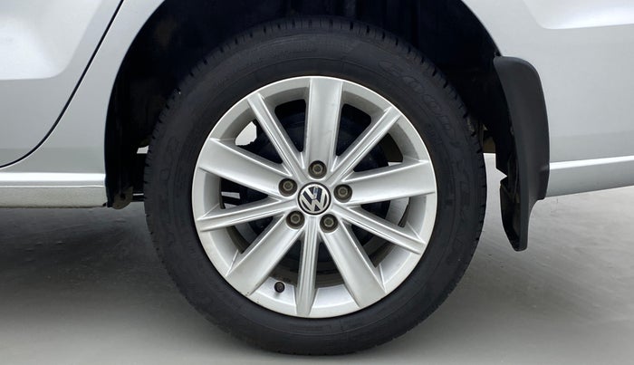 2016 Volkswagen Vento HIGHLINE 1.2 TSI AT, Petrol, Automatic, 52,969 km, Left Rear Wheel