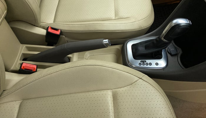 2016 Volkswagen Vento HIGHLINE 1.2 TSI AT, Petrol, Automatic, 52,969 km, Gear Lever