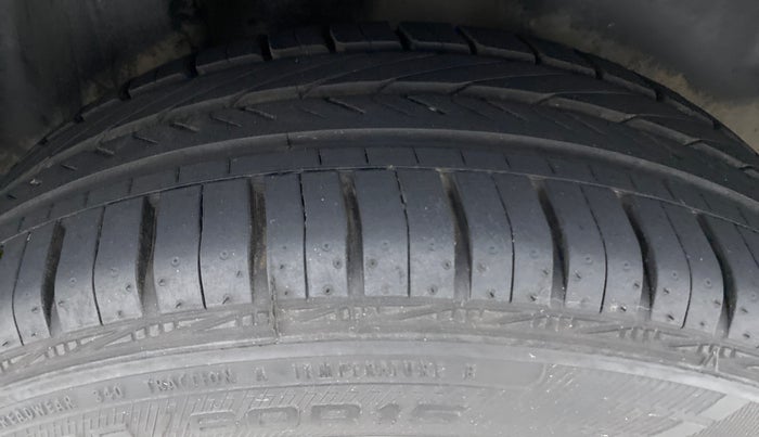 2016 Volkswagen Vento HIGHLINE 1.2 TSI AT, Petrol, Automatic, 52,969 km, Right Rear Tyre Tread
