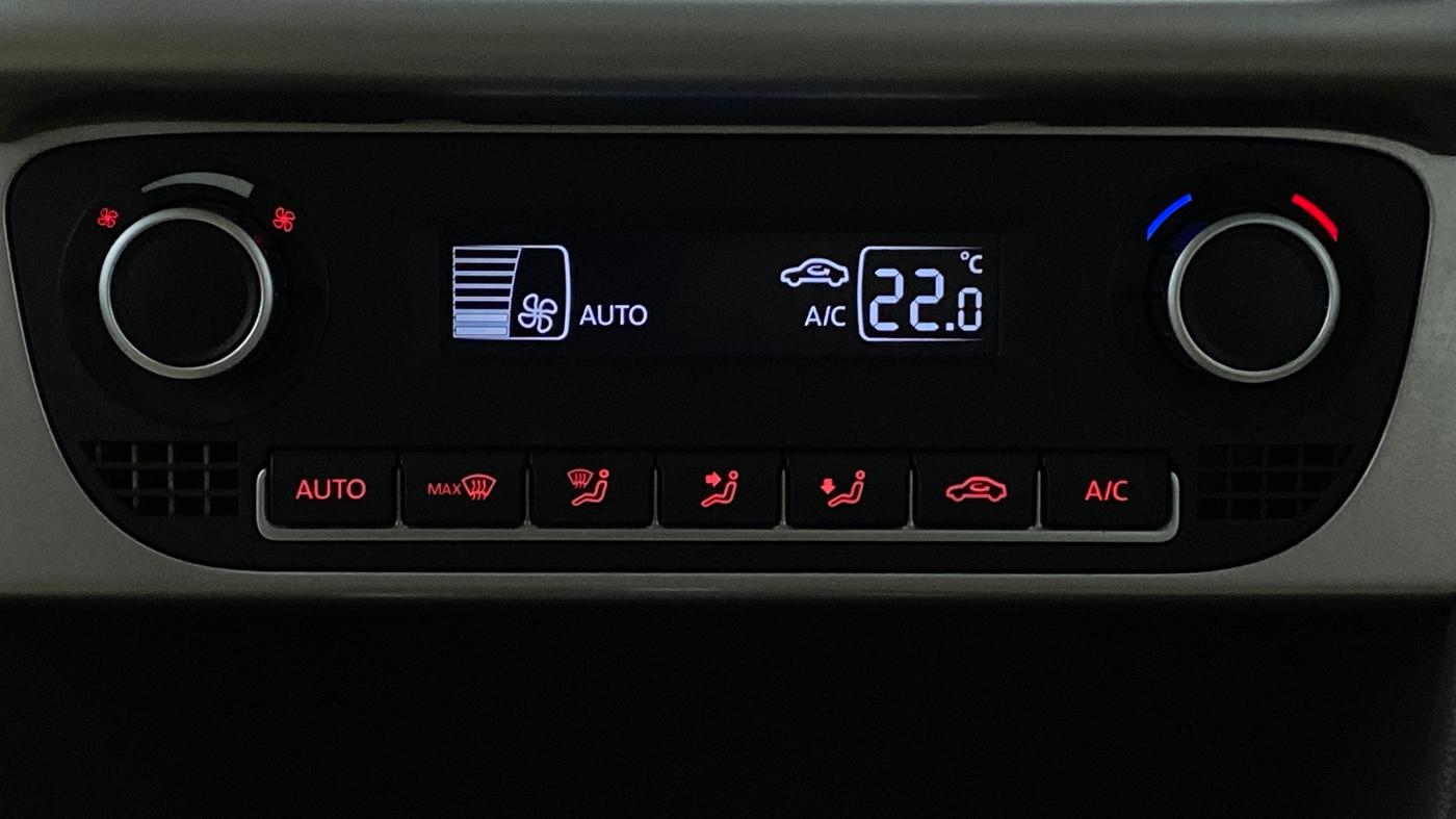 2016 Volkswagen Vento HIGHLINE 1.2 TSI AT, Petrol, Automatic, 52,969 km, Automatic Climate Control