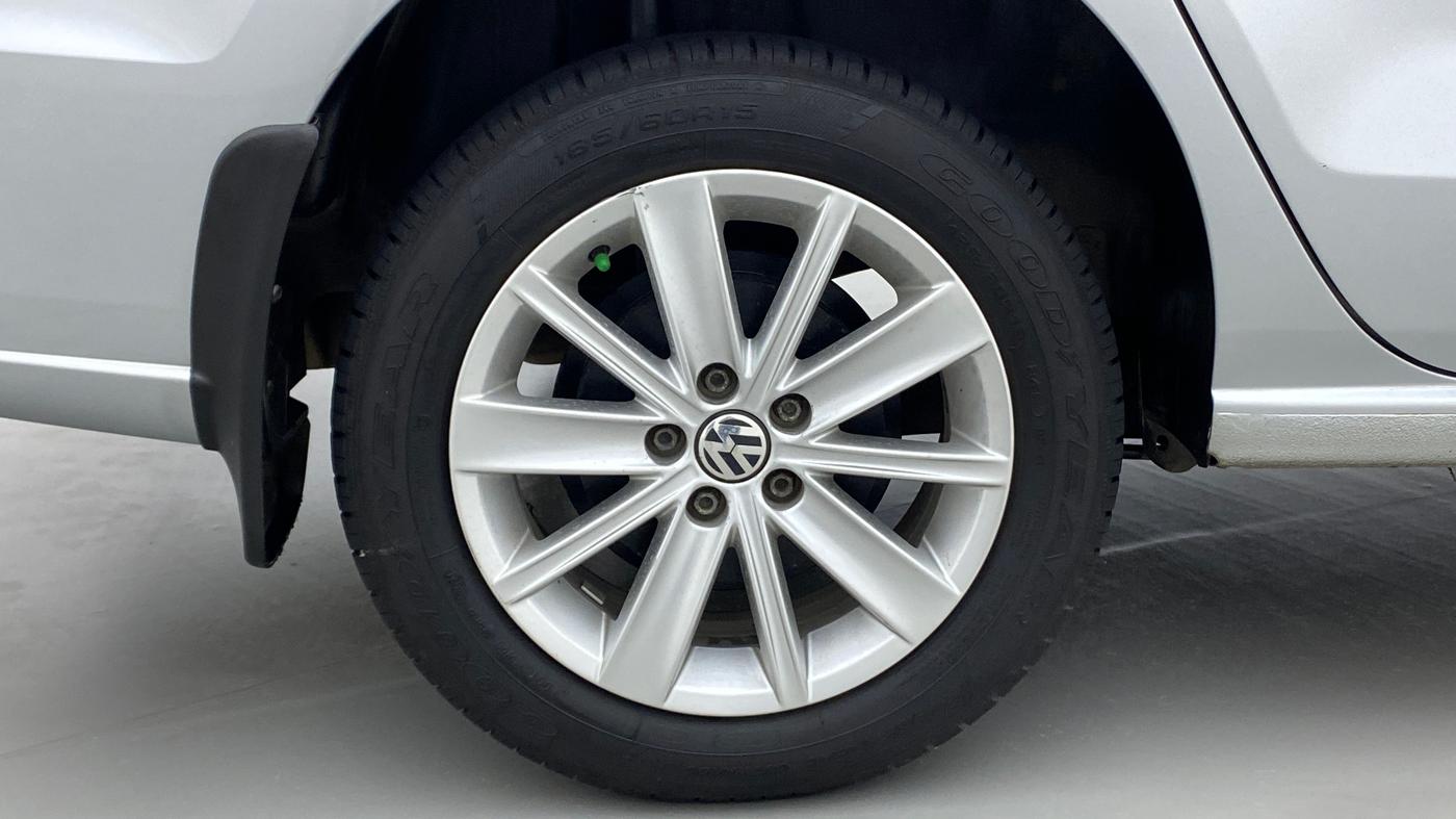 2016 Volkswagen Vento HIGHLINE 1.2 TSI AT, Petrol, Automatic, 52,969 km, Right Rear Wheel