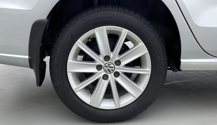 2016 Volkswagen Vento HIGHLINE 1.2 TSI AT, Petrol, Automatic, 52,969 km, Right Rear Wheel