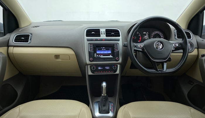 2016 Volkswagen Vento HIGHLINE 1.2 TSI AT, Petrol, Automatic, 52,969 km, Dashboard