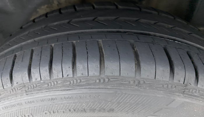 2016 Volkswagen Vento HIGHLINE 1.2 TSI AT, Petrol, Automatic, 52,969 km, Left Rear Tyre Tread
