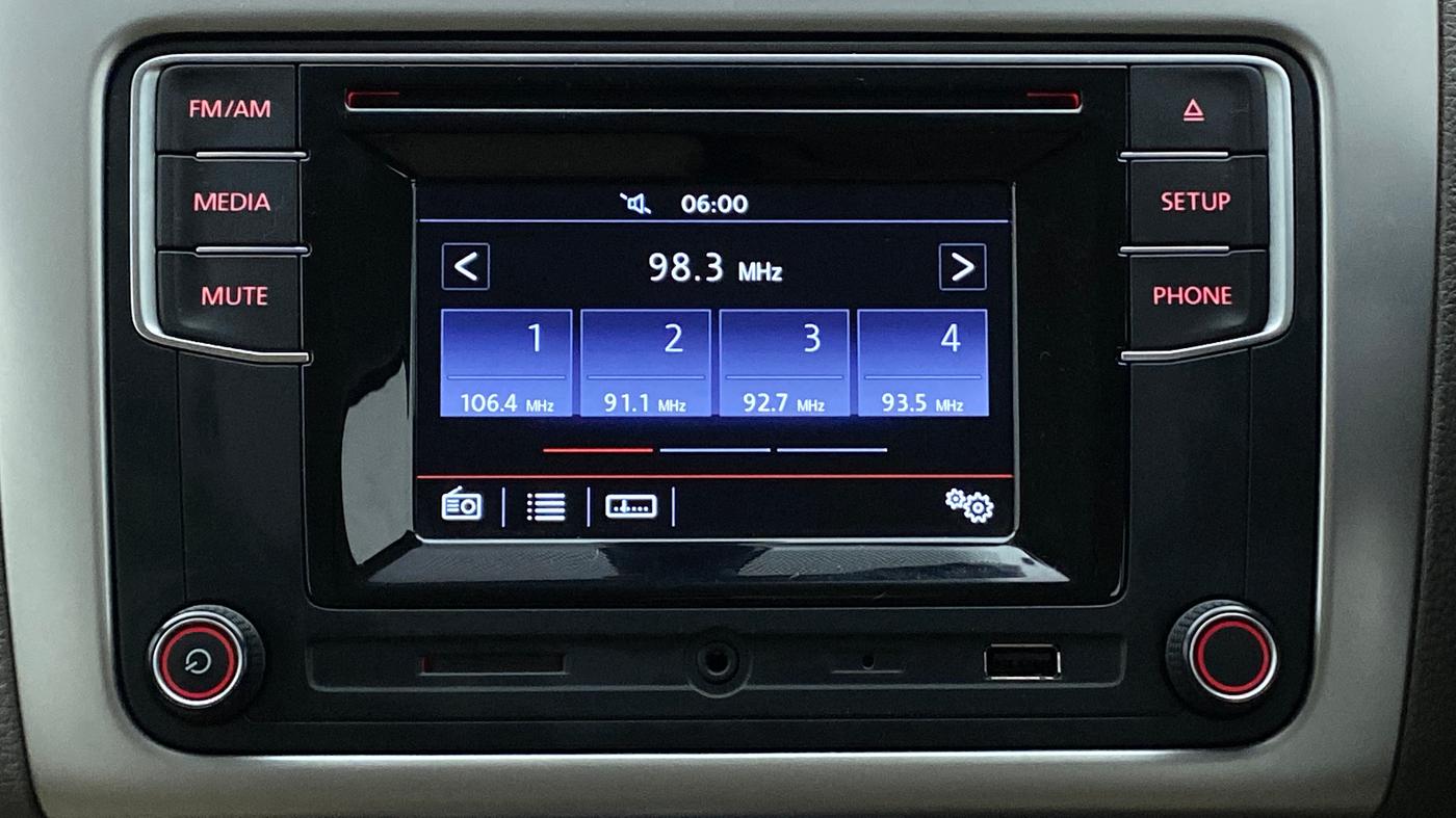 2016 Volkswagen Vento HIGHLINE 1.2 TSI AT, Petrol, Automatic, 52,969 km, Infotainment System