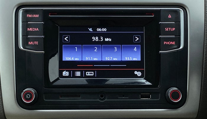 2016 Volkswagen Vento HIGHLINE 1.2 TSI AT, Petrol, Automatic, 52,969 km, Infotainment System