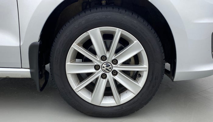 2016 Volkswagen Vento HIGHLINE 1.2 TSI AT, Petrol, Automatic, 52,969 km, Right Front Wheel
