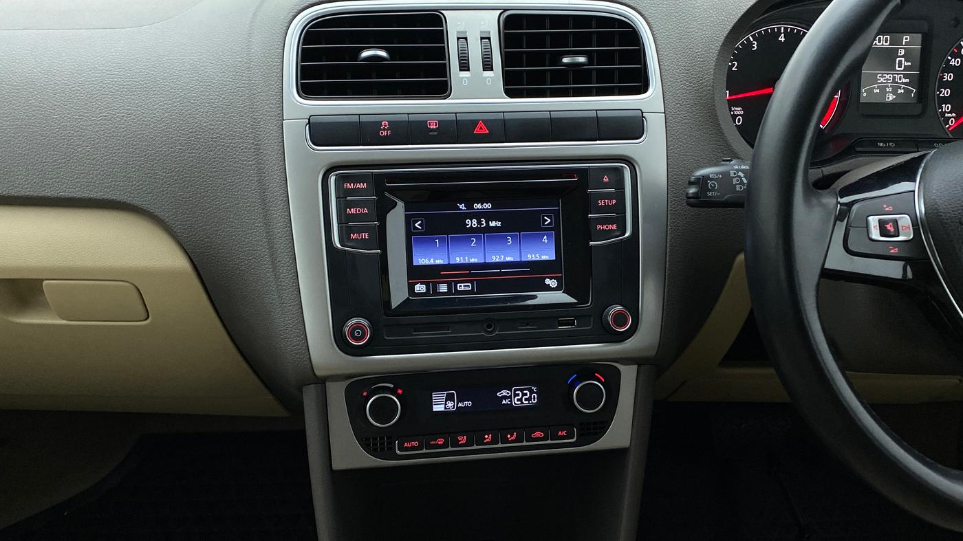 2016 Volkswagen Vento HIGHLINE 1.2 TSI AT, Petrol, Automatic, 52,969 km, Air Conditioner