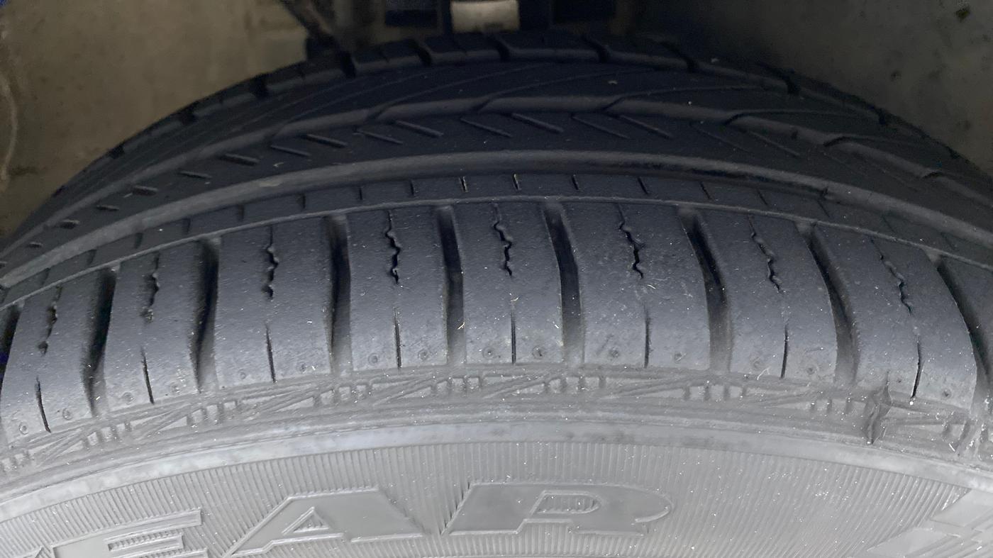 2016 Volkswagen Vento HIGHLINE 1.2 TSI AT, Petrol, Automatic, 52,969 km, Right Front Tyre Tread