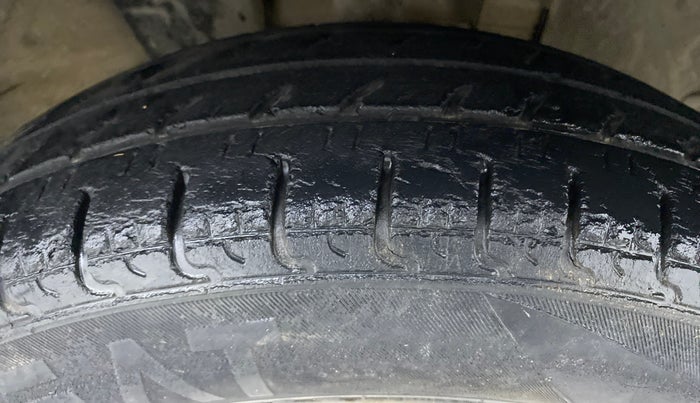 2018 Renault Kwid RXT 1.0 EASY-R AT OPTION, Petrol, Automatic, 28,769 km, Right Front Tyre Tread
