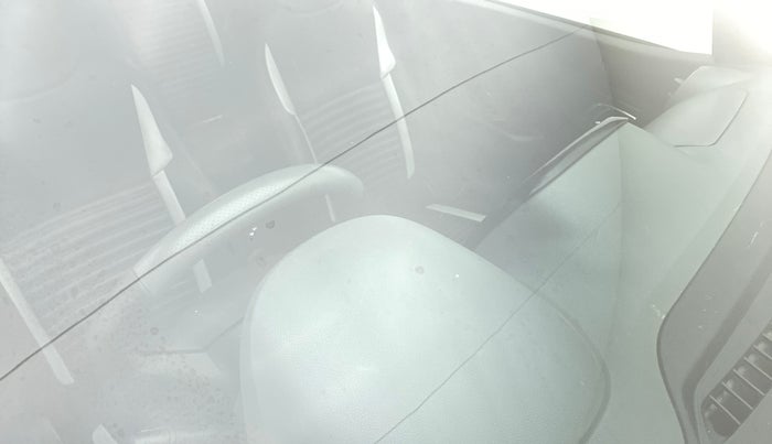 2018 Renault Kwid RXT 1.0 EASY-R AT OPTION, Petrol, Automatic, 28,769 km, Front windshield - Minor spot on windshield