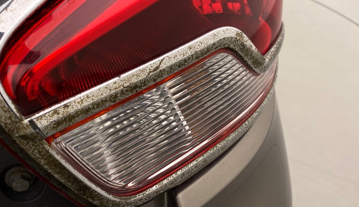 2018 Renault Kwid RXT 1.0 EASY-R AT OPTION, Petrol, Automatic, 28,769 km, Right tail light - Chrome has minor damage