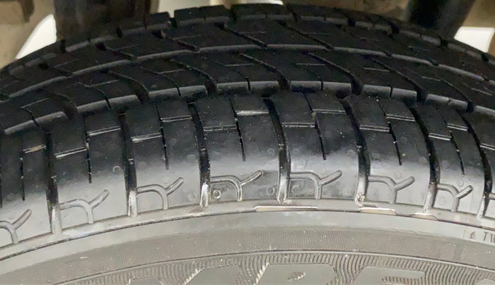 2017 Maruti Alto K10 LXI CNG (AIRBAG), CNG, Manual, 71,483 km, Right Rear Tyre Tread