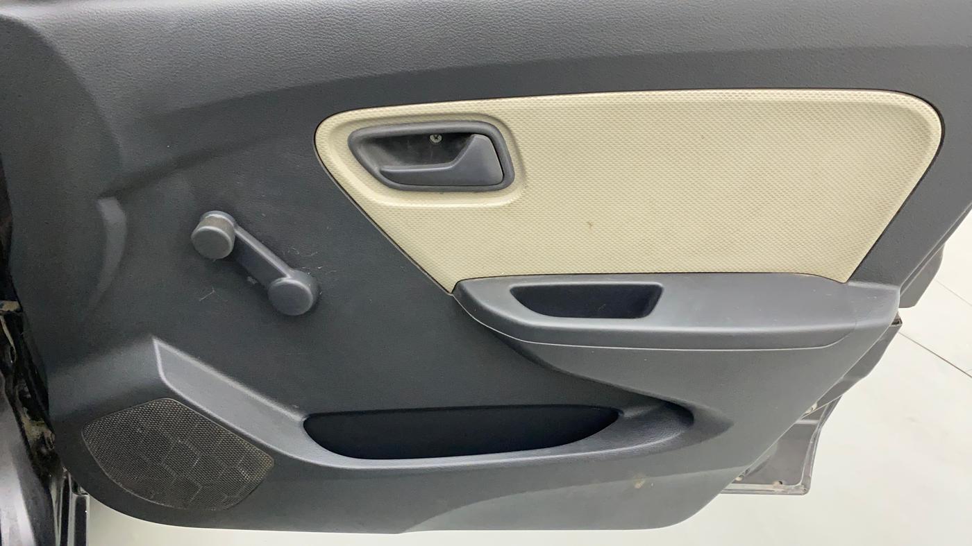 2017 Maruti Alto K10 LXI CNG (AIRBAG), CNG, Manual, 71,483 km, Driver Side Door Panels Control