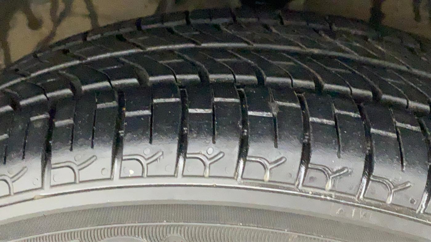 2017 Maruti Alto K10 LXI CNG (AIRBAG), CNG, Manual, 71,483 km, Right Front Tyre Tread