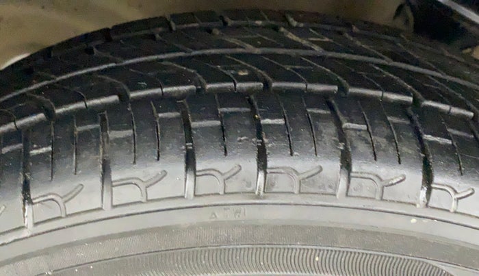 2017 Maruti Alto K10 LXI CNG (AIRBAG), CNG, Manual, 71,483 km, Left Front Tyre Tread
