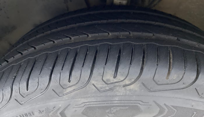 2016 Volkswagen Ameo HIGHLINE 1.2, Petrol, Manual, 58,049 km, Left Front Tyre Tread