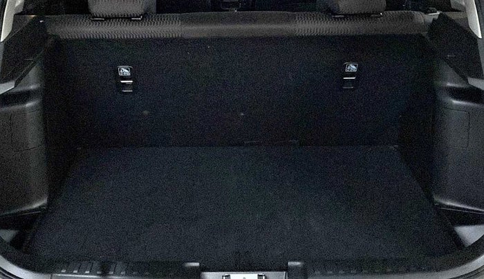 2022 Toyota URBAN CRUISER MID GRADE MT, Petrol, Manual, 1,958 km, Dicky (Boot door) - Parcel tray missing