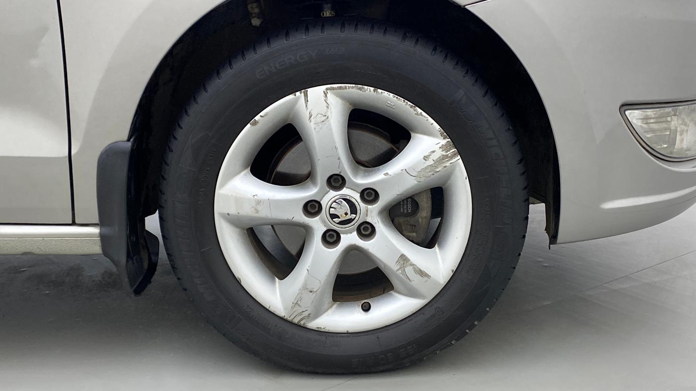 2015 Skoda Rapid 1.5 TDI MT Ambition Plus, Diesel, Manual, 80,074 km, Right Front Wheel