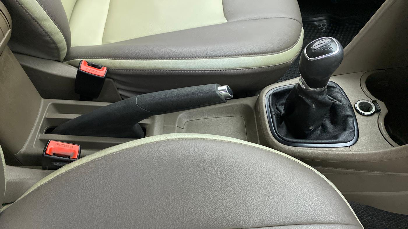 2015 Skoda Rapid 1.5 TDI MT Ambition Plus, Diesel, Manual, 80,074 km, Gear Lever