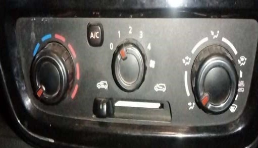 2017 Renault Kwid RXT 1.0 EASY-R AT OPTION, Petrol, Automatic, 63,206 km, AC Unit - Directional switch has minor damage