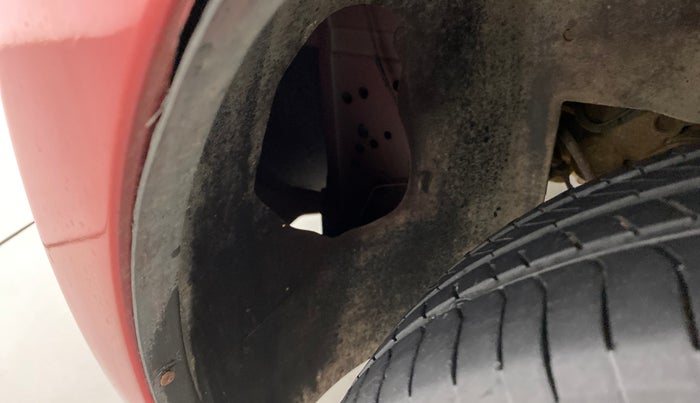 2014 Datsun Go T, Petrol, Manual, 41,239 km, Left fender - Lining loose
