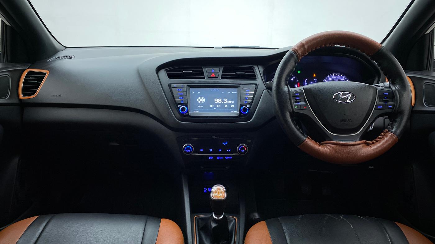 2017 Hyundai Elite i20 ASTA 1.4 CRDI DUAL TONE, Diesel, Manual, 86,644 km, Dashboard