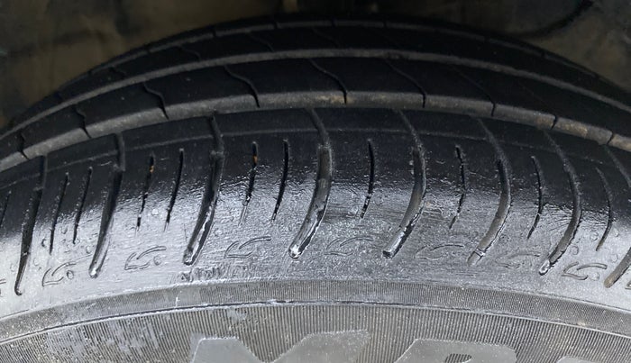 2021 Maruti Baleno DELTA PETROL 1.2, Petrol, Manual, 10,568 km, Right Front Tyre Tread