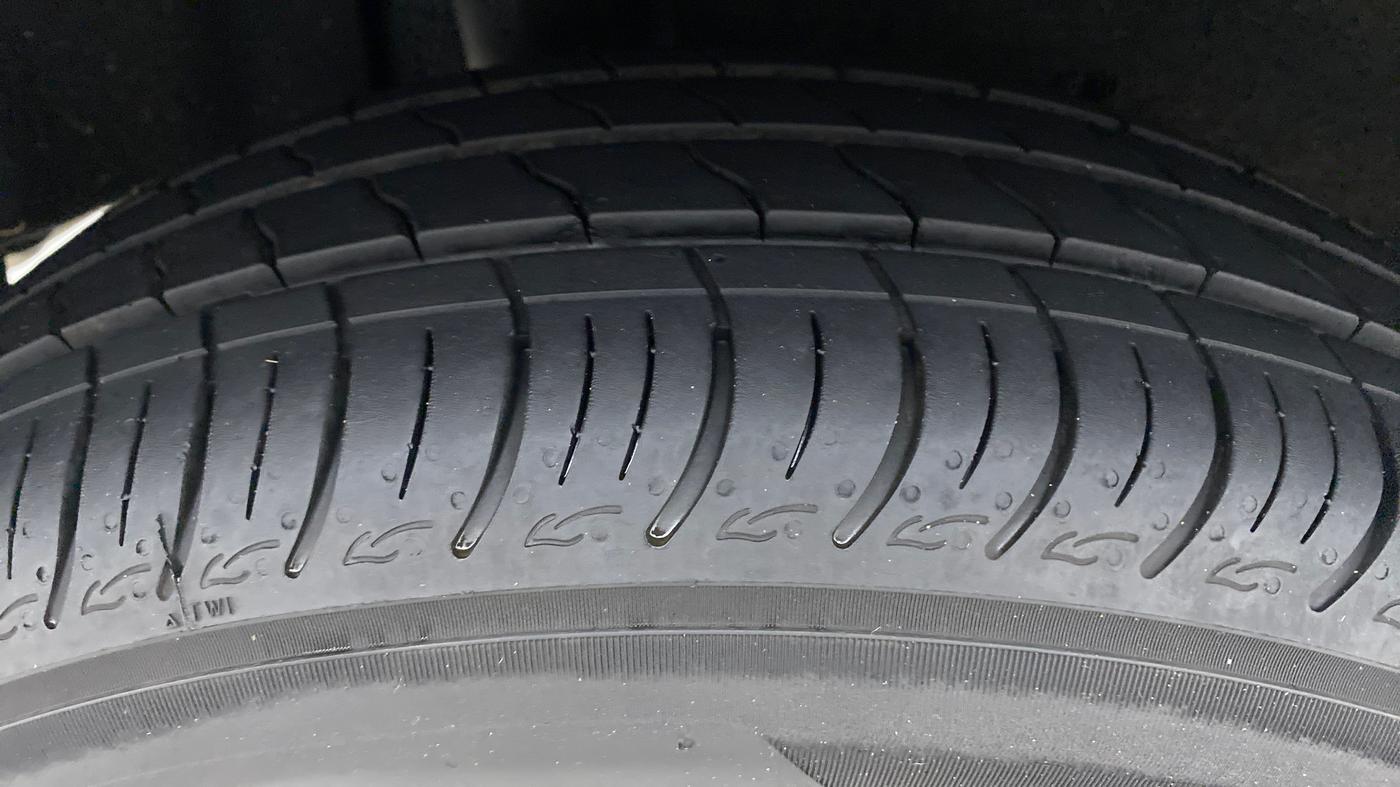 2021 Maruti Baleno DELTA PETROL 1.2, Petrol, Manual, 10,568 km, Right Rear Tyre Tread