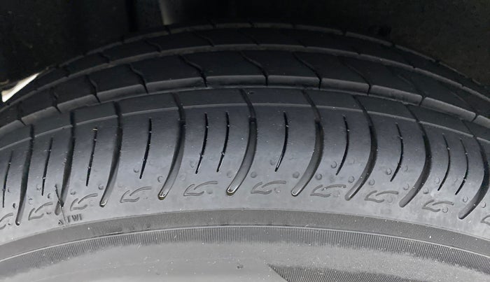 2021 Maruti Baleno DELTA PETROL 1.2, Petrol, Manual, 10,568 km, Right Rear Tyre Tread
