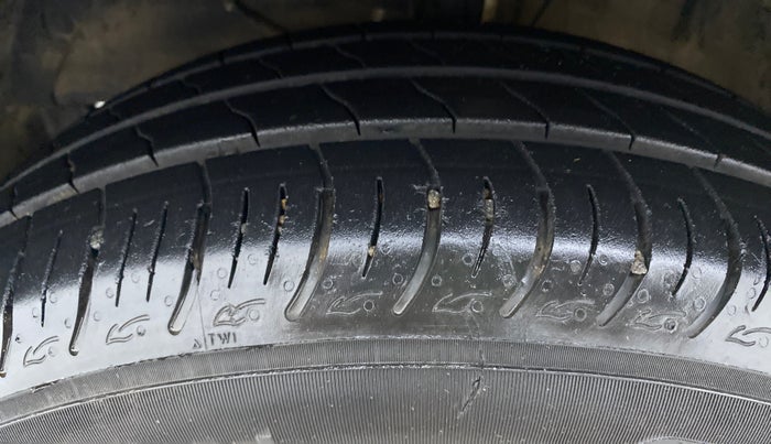 2021 Maruti Baleno DELTA PETROL 1.2, Petrol, Manual, 10,568 km, Left Front Tyre Tread